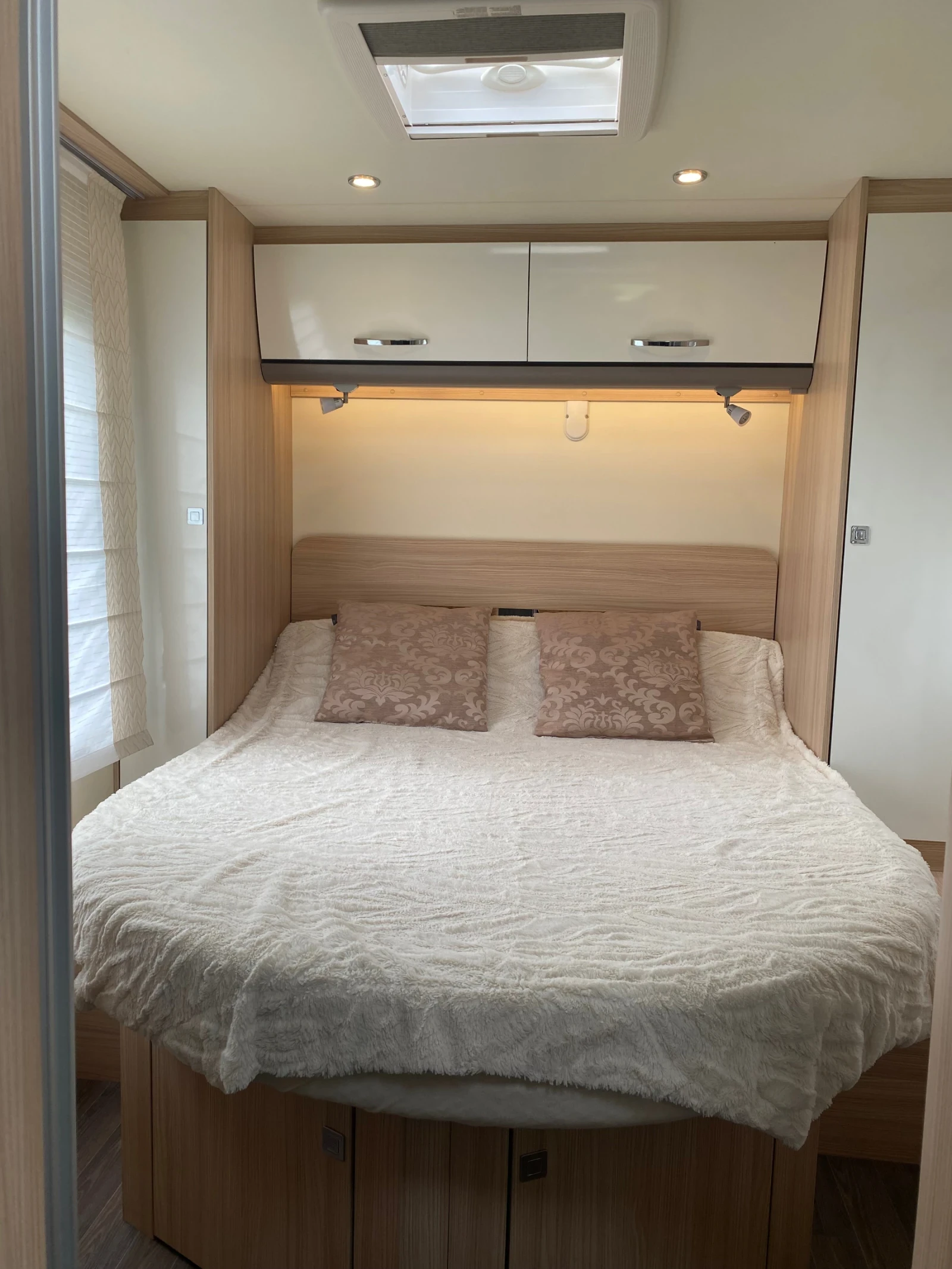 Кемпер Burstner Lyseo, кралско легло, 3, 5 t., снимка 6 - Каравани и кемпери - 54220360