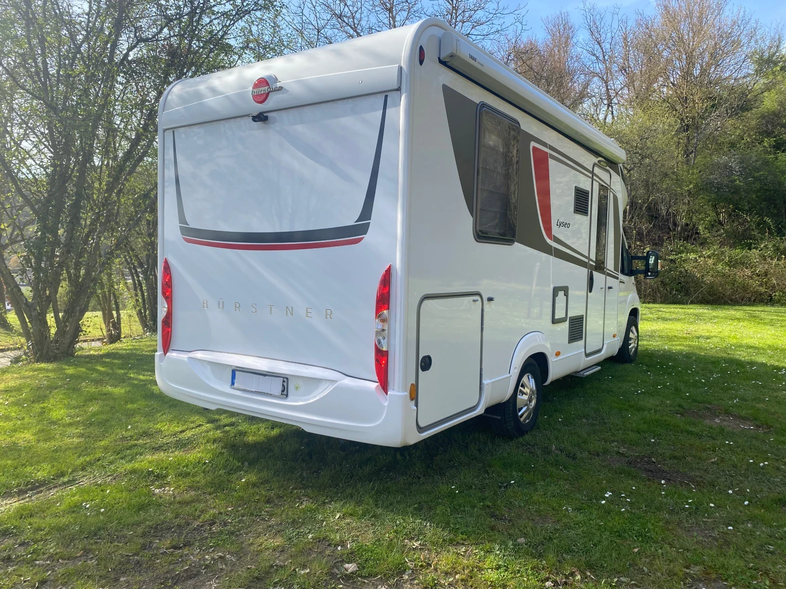 Кемпер Burstner Lyseo, кралско легло, 3, 5 t., снимка 2 - Каравани и кемпери - 54220360