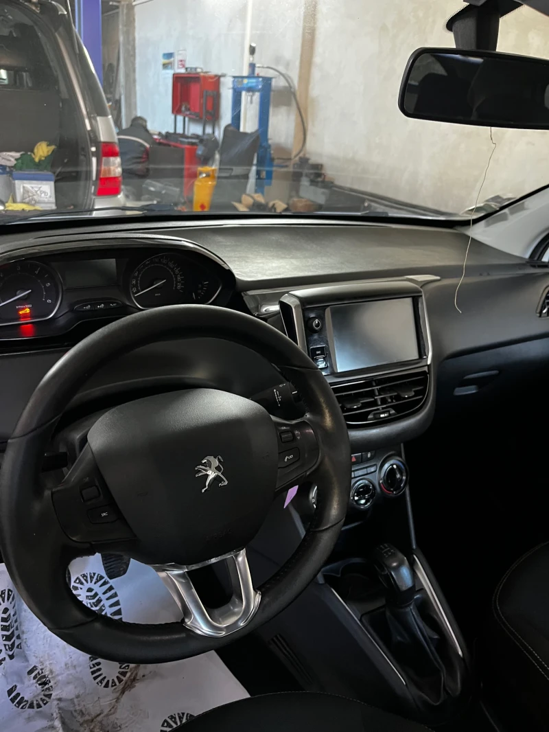 Peugeot 208 1.6 hdi, снимка 10 - Автомобили и джипове - 49029402