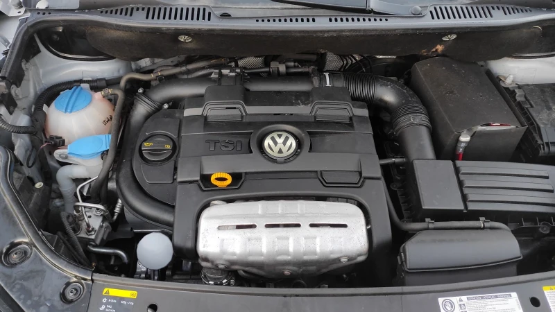 VW Touran 1.4TGI, снимка 15 - Автомобили и джипове - 49379104