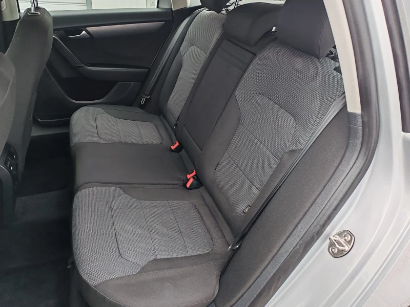 VW Passat 2.0TDI Highline Navi Led, снимка 14 - Автомобили и джипове - 53327013