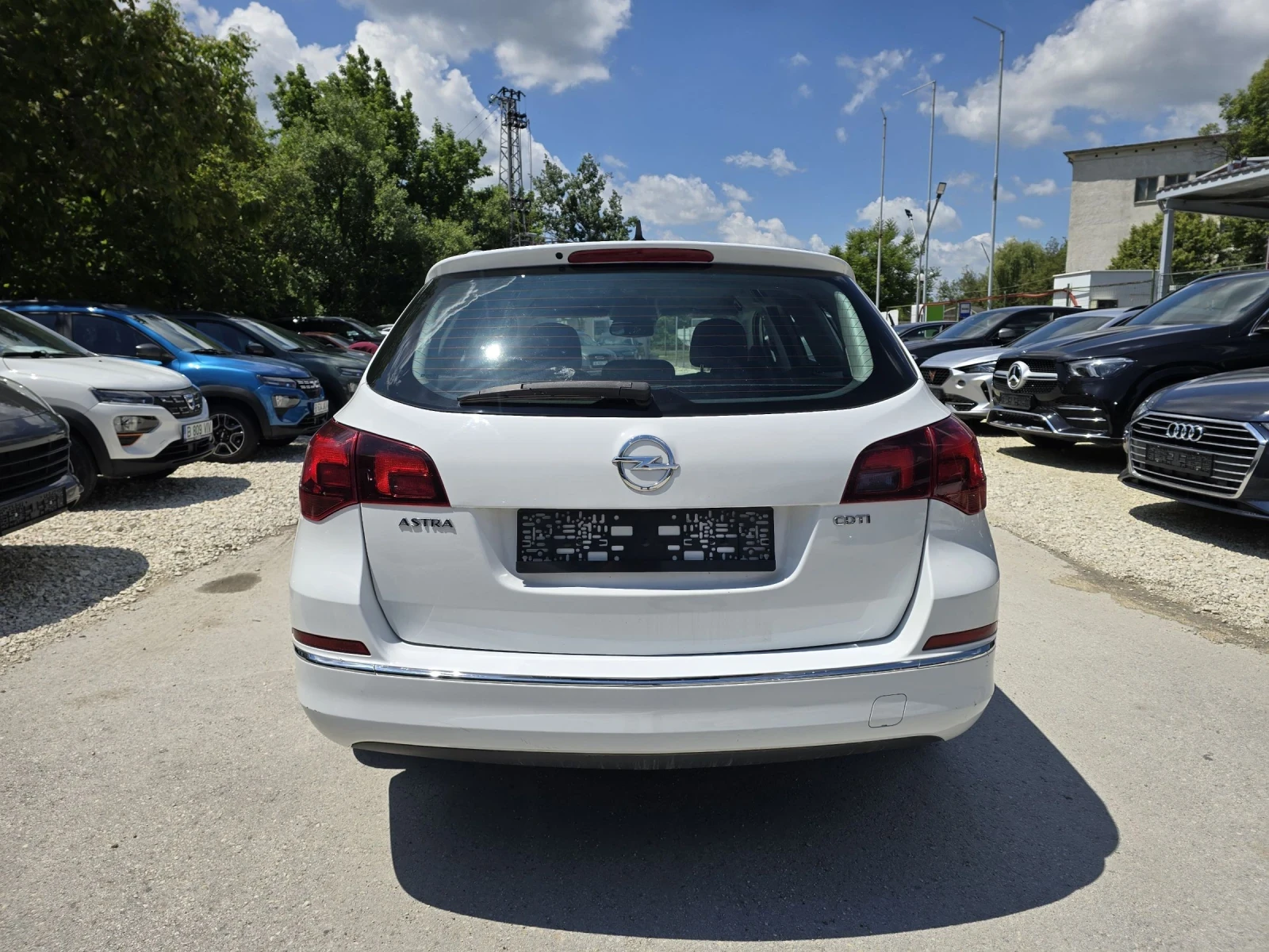 Opel Astra 1.6CDTI 110к.с Топ състояние  - изображение 6