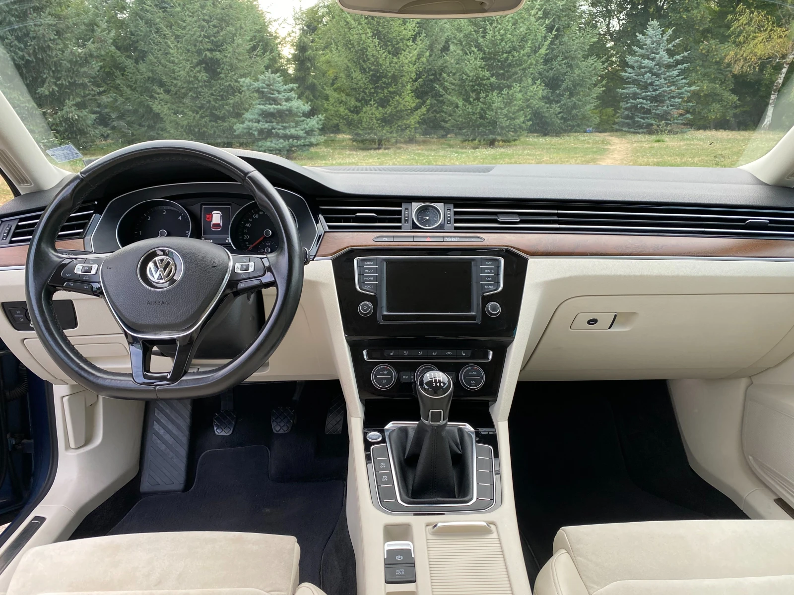VW Passat 2.0 TDI /190к.с. / Ръчни скорости / NAVI - изображение 10
