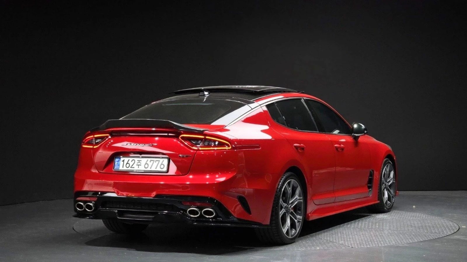 Kia Stinger 3.3i GT TURBO/AWD/ПАНОРАМА/ОБДУХВАНЕ/HEAD UP/F1/ - изображение 3