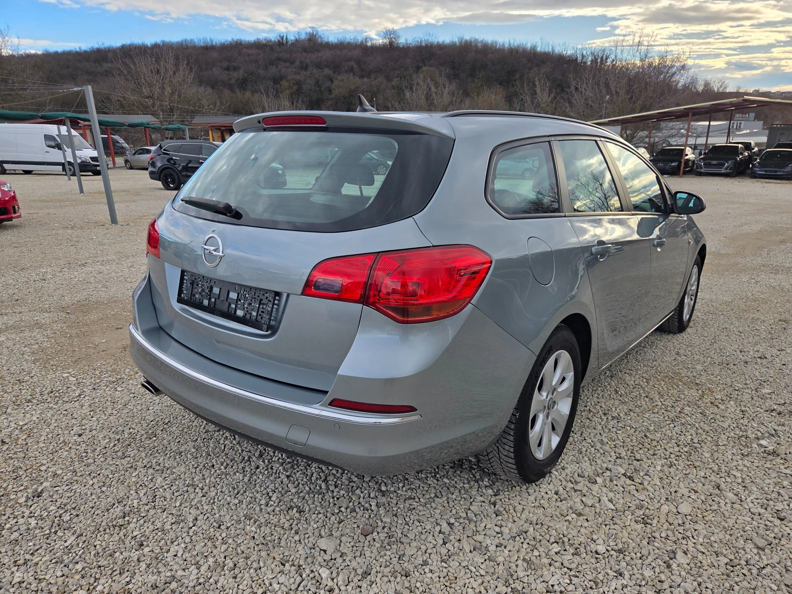 Opel Astra 1.4i 140k.c Facelift Швейцария - изображение 4