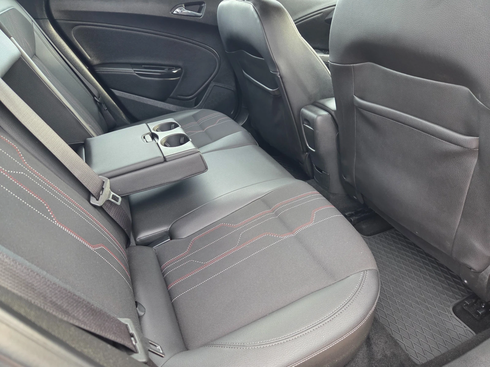 Opel Astra 1.4i 140k.c Facelift Швейцария - изображение 10