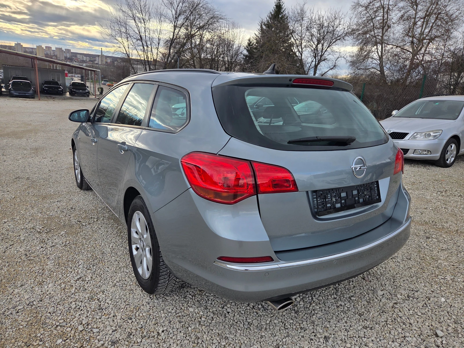 Opel Astra 1.4i 140k.c Facelift Швейцария - изображение 6