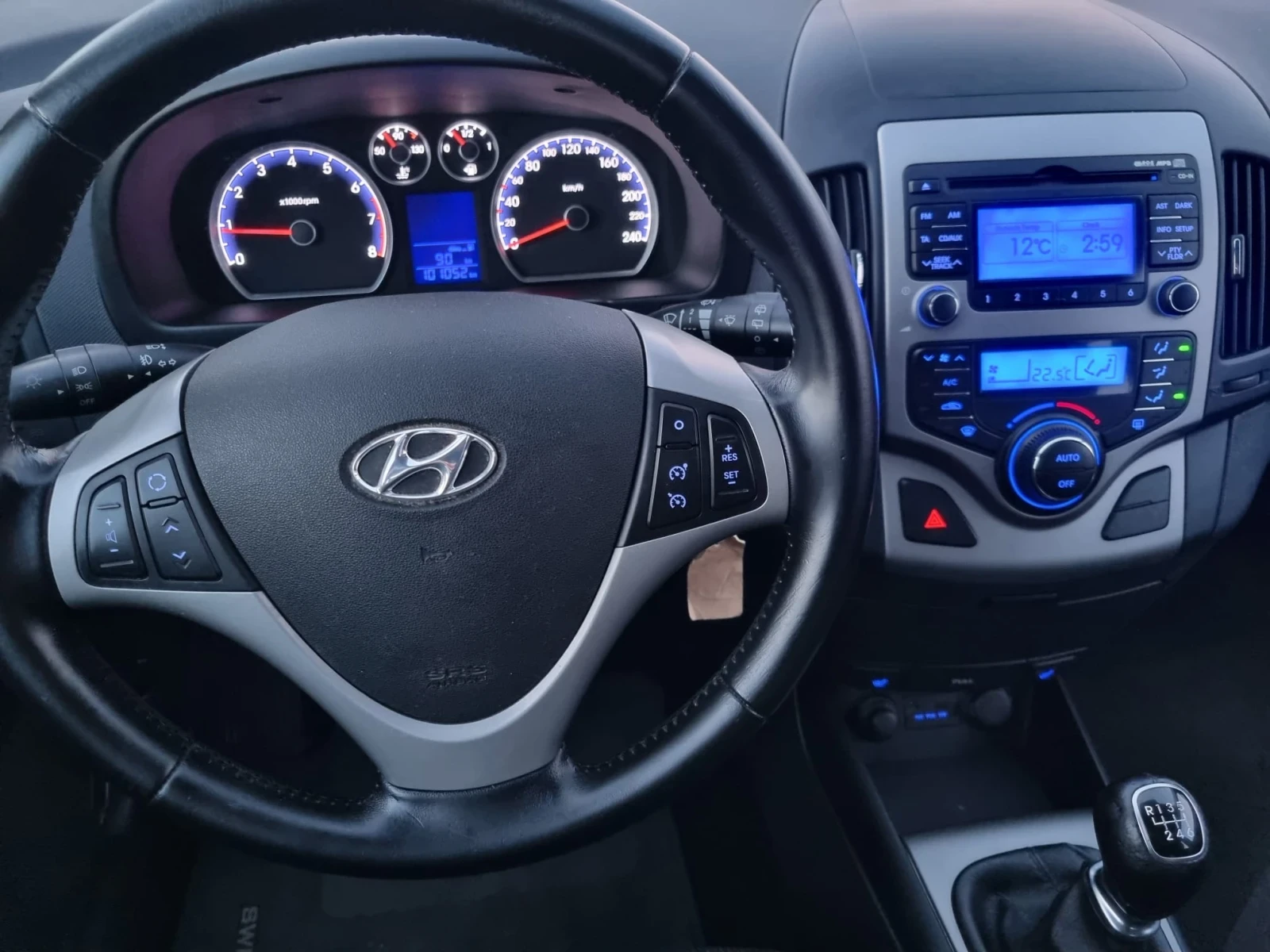 Hyundai I30 1.6i ШВЕЙЦАРИЯ, снимка 12 - Автомобили и джипове - 53740648