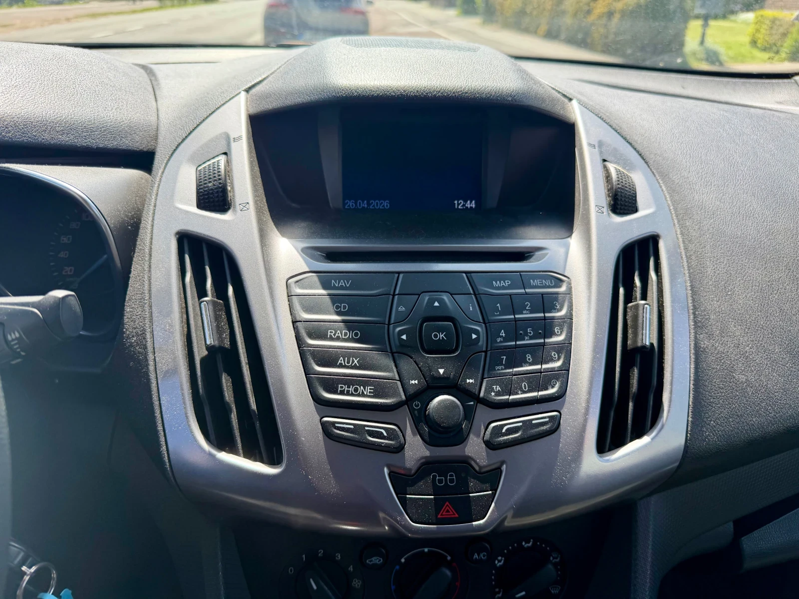 Ford Connect NAVI KAMERA 3 места, снимка 9 - Автомобили и джипове - 54325997