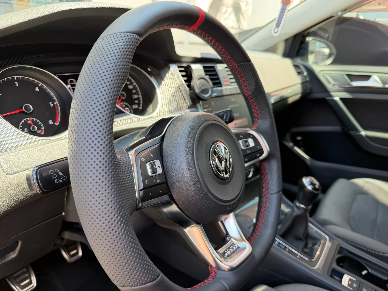 VW Golf 1.6 TDI, снимка 11 - Автомобили и джипове - 55165497