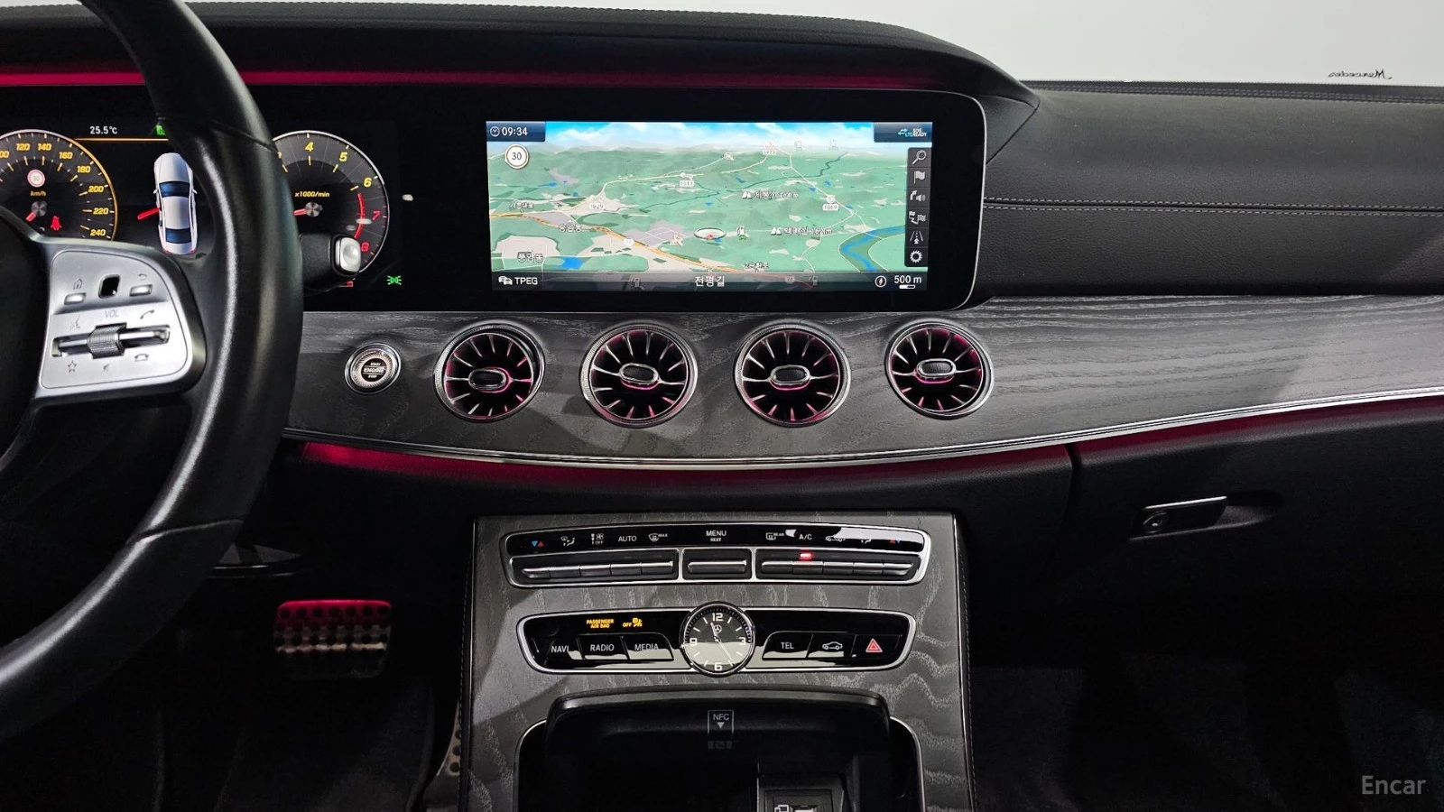 Mercedes-Benz CLS 450 4MATIC/AMG-LINE/FULL-ASSISTS/BURESTER/SUNROOF, снимка 9 - Автомобили и джипове - 55625211
