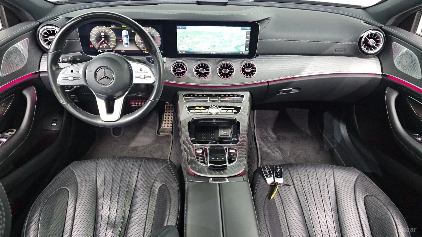 Mercedes-Benz CLS 450 4MATIC/AMG-LINE/FULL-ASSISTS/BURESTER/SUNROOF, снимка 6 - Автомобили и джипове - 55625211