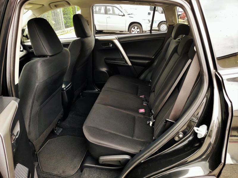 Toyota Rav4 2.0 D4D* NAVI* КАМЕРА* EURO 5B* , снимка 16 - Автомобили и джипове - 52581838