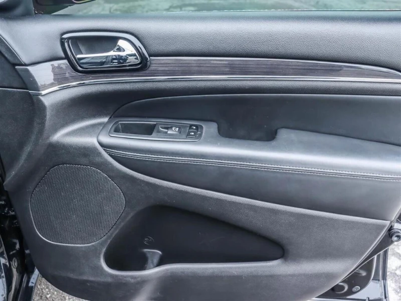 Jeep Grand cherokee * 4X4 | PANO ROOF | VENTED SEATS | NAV | PWR LIFTG, снимка 15 - Автомобили и джипове - 52969226