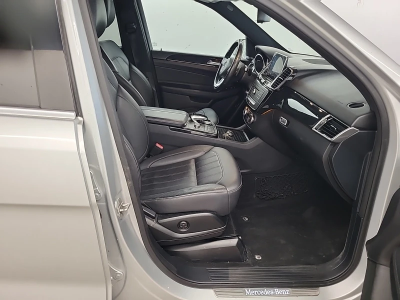 Mercedes-Benz GLE 350 D * 360 КАМЕРА * ЧЕРЕН САЛОН * СЕРВИЗНА ИСТОРИЯ , снимка 15 - Автомобили и джипове - 53567175