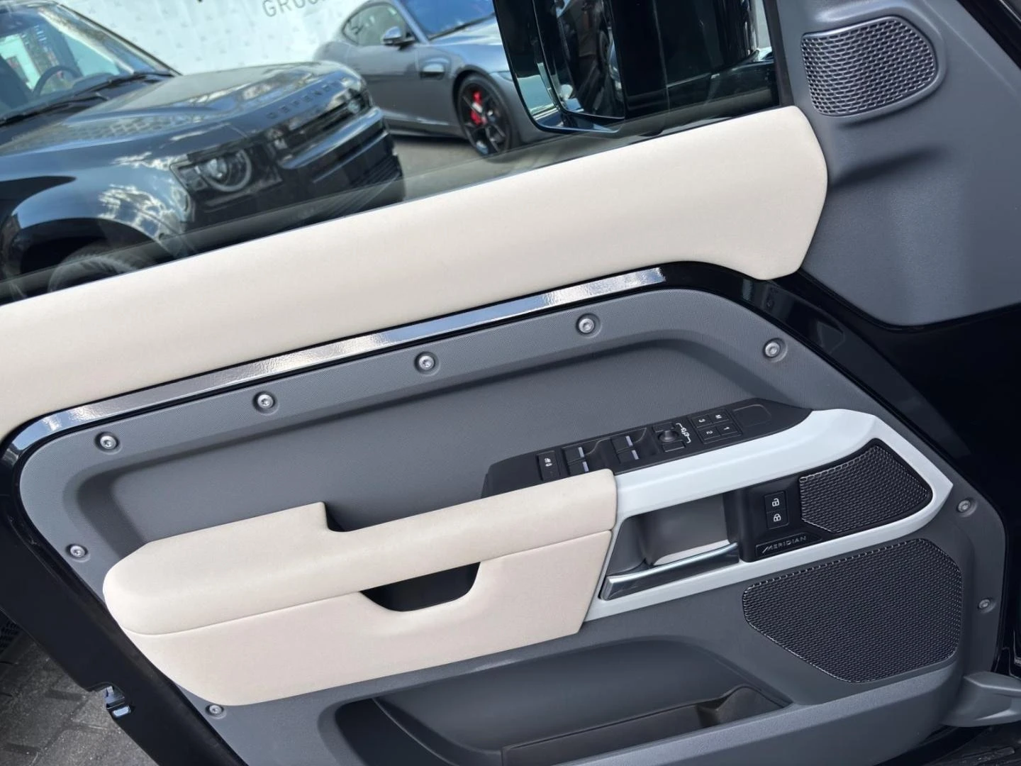 Land Rover Defender 110 P400 XS-EDITION 360 MATRIX-LED - изображение 9