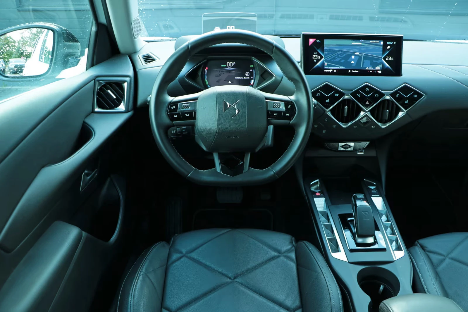 DS DS 3 Crossback E-TENSE/136HP/RIVOLI/HUD/NAVI/CAM/LED/256z, снимка 8 - Автомобили и джипове - 54070305