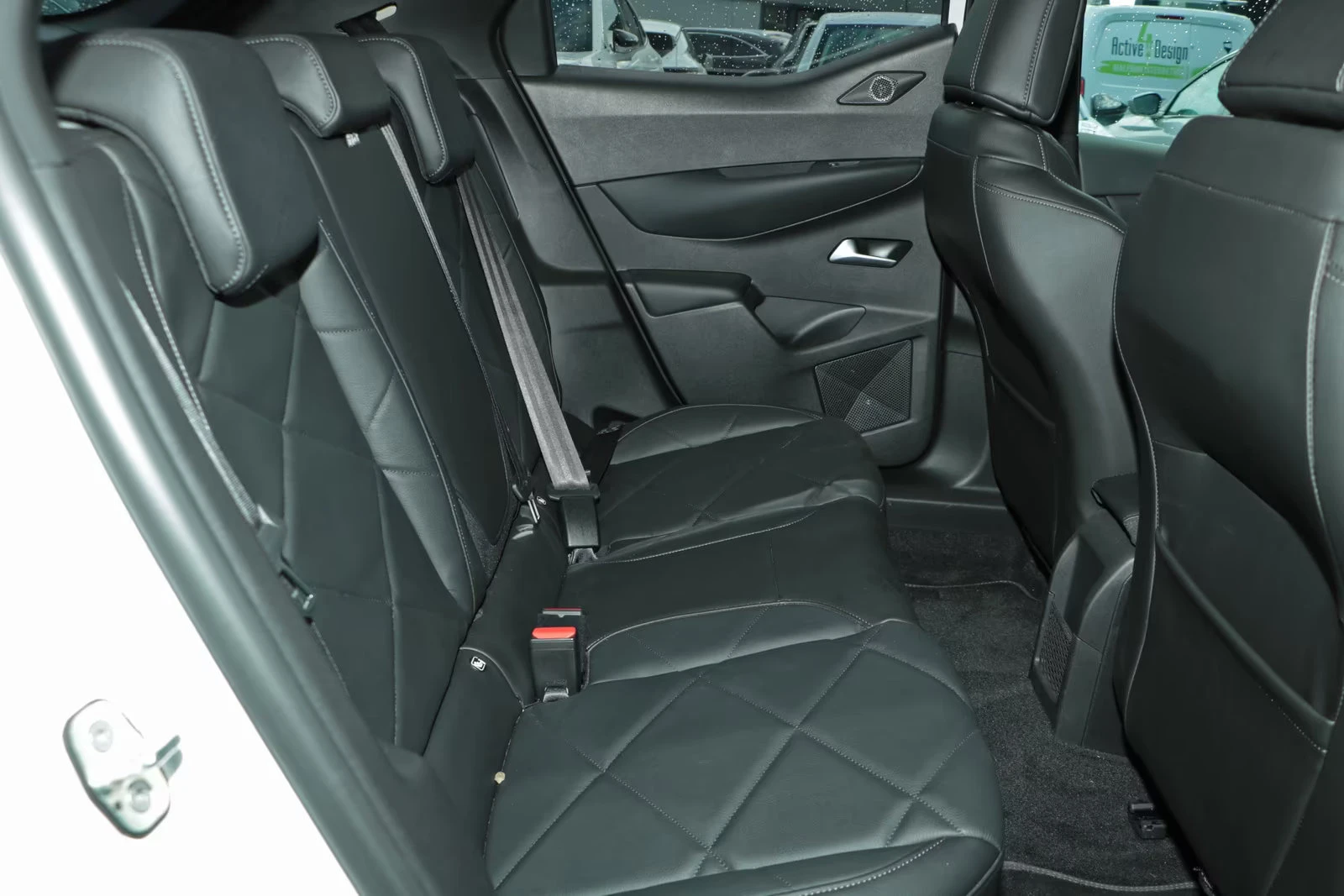 DS DS 3 Crossback E-TENSE/136HP/RIVOLI/HUD/NAVI/CAM/LED/256z, снимка 13 - Автомобили и джипове - 54070305