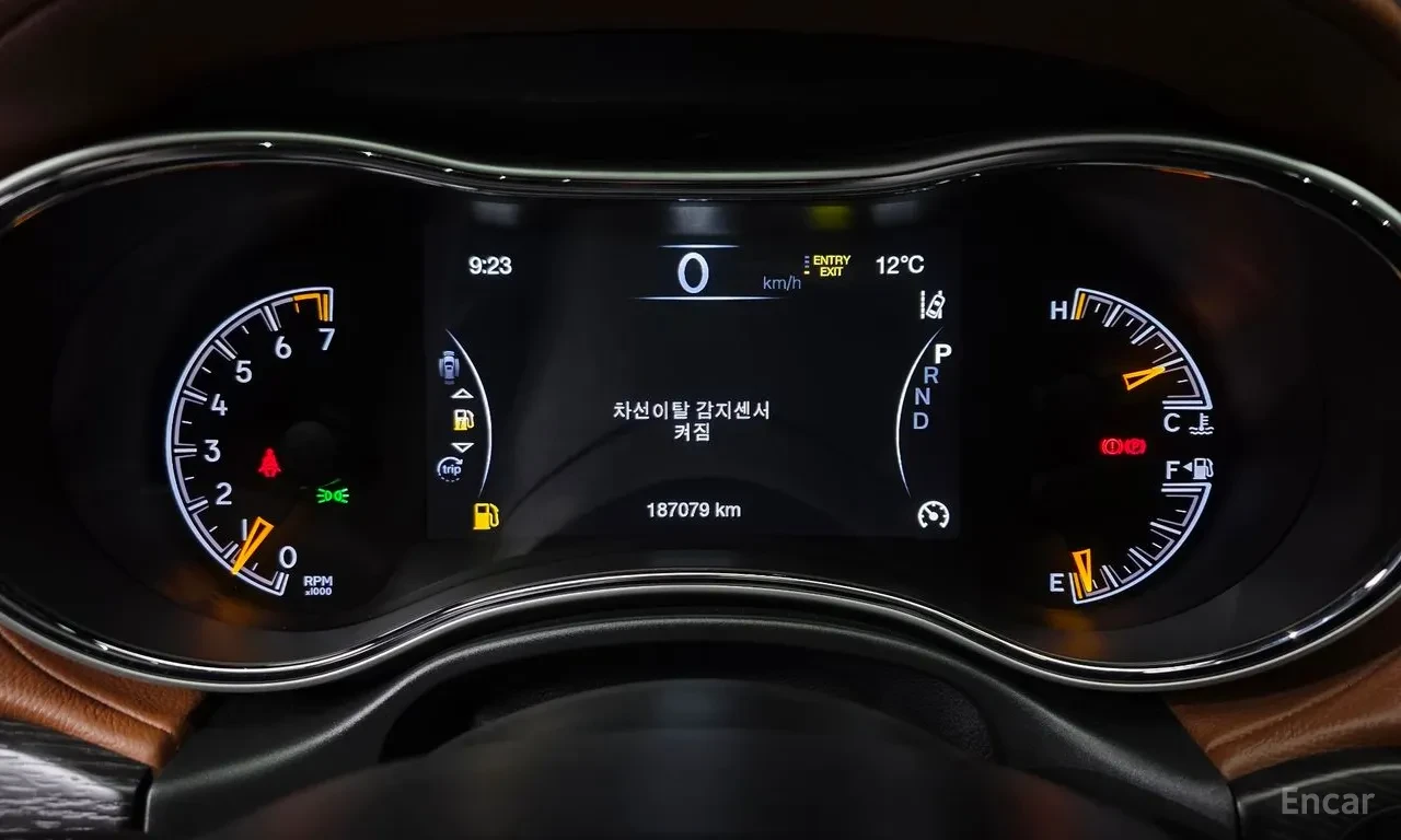 Jeep Grand cherokee 3.6 SUMMIT / DISTRONIC / ОБДУХ / COGNAC / H&K , снимка 8 - Автомобили и джипове - 54635859