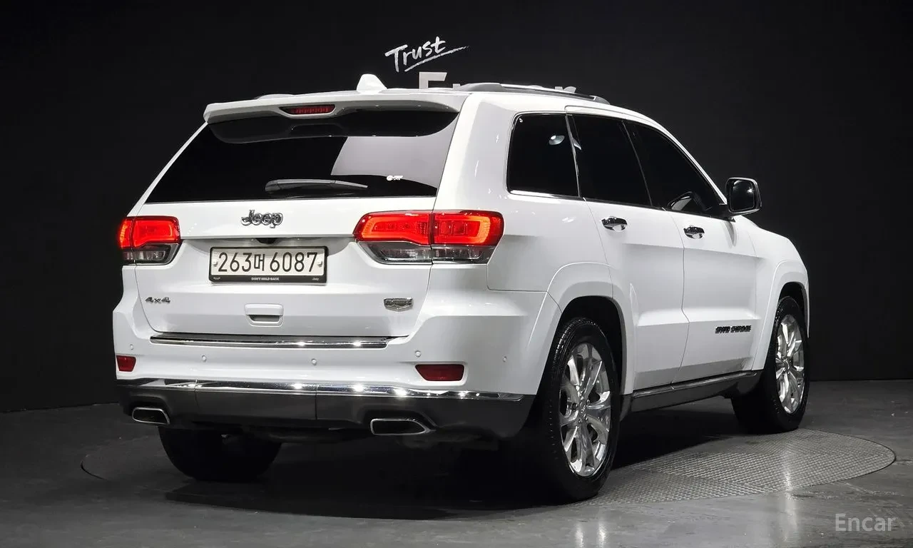 Jeep Grand cherokee 3.6 SUMMIT / DISTRONIC / ОБДУХ / COGNAC / H&K , снимка 2 - Автомобили и джипове - 54635859