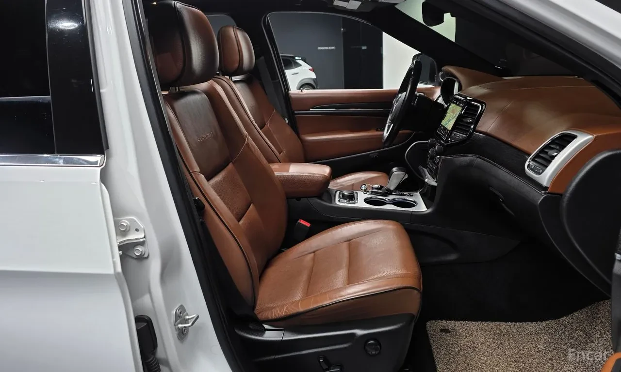 Jeep Grand cherokee 3.6 SUMMIT / DISTRONIC / ОБДУХ / COGNAC / H&K , снимка 11 - Автомобили и джипове - 54635859