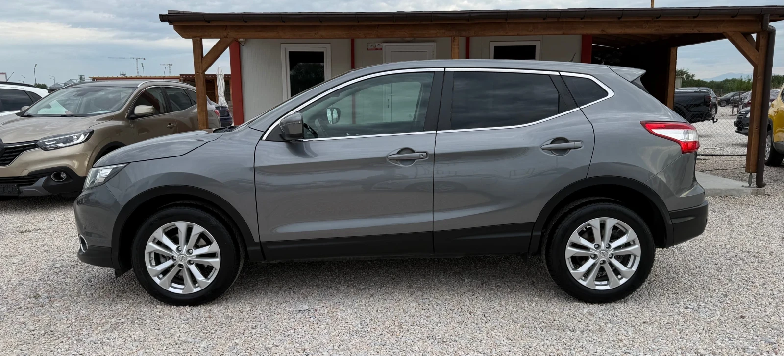 Nissan Qashqai 1.6DCI* 130k.c* Line/Assist* СЕРВИЗНА ИСТОРИЯ, снимка 5 - Автомобили и джипове - 55247570