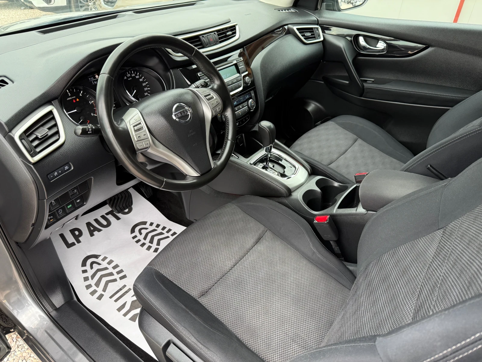 Nissan Qashqai 1.6DCI* 130k.c* Line/Assist* СЕРВИЗНА ИСТОРИЯ, снимка 7 - Автомобили и джипове - 55247570