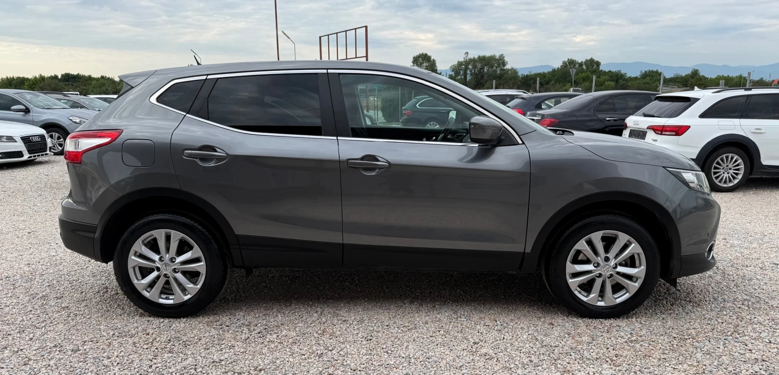 Nissan Qashqai 1.6DCI* 130k.c* Line/Assist* СЕРВИЗНА ИСТОРИЯ, снимка 6 - Автомобили и джипове - 55247570