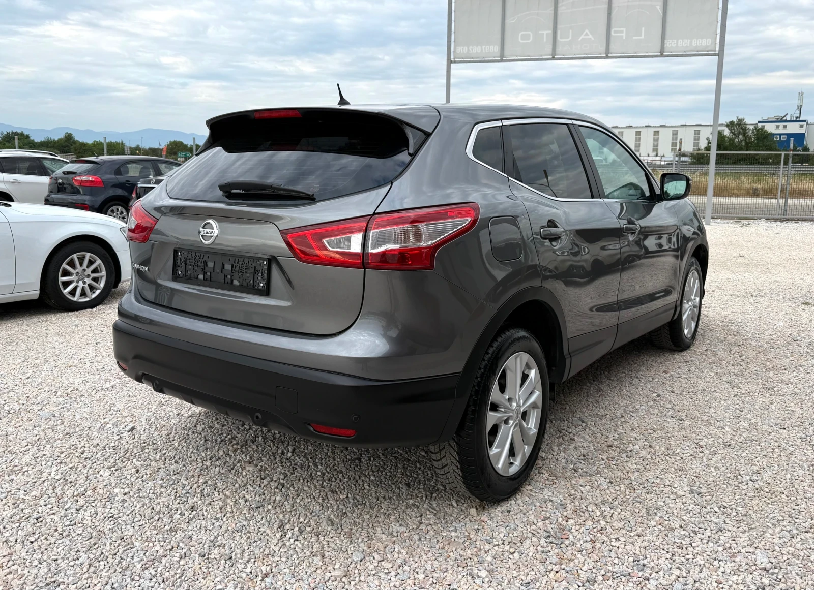 Nissan Qashqai 1.6DCI* 130k.c* Line/Assist* СЕРВИЗНА ИСТОРИЯ, снимка 4 - Автомобили и джипове - 55247570
