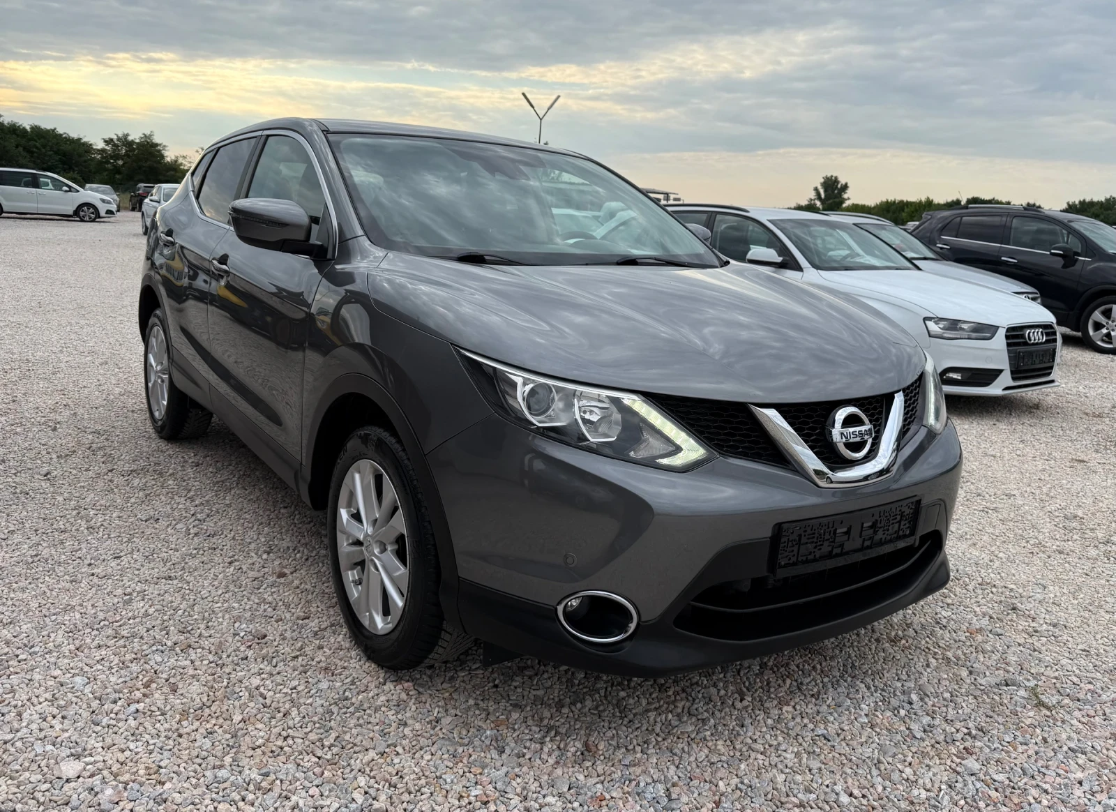 Nissan Qashqai 1.6DCI* 130k.c* Line/Assist* СЕРВИЗНА ИСТОРИЯ, снимка 2 - Автомобили и джипове - 55247570