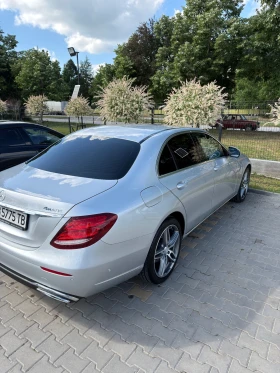 Mercedes-Benz E 220 4 Matic, снимка 4