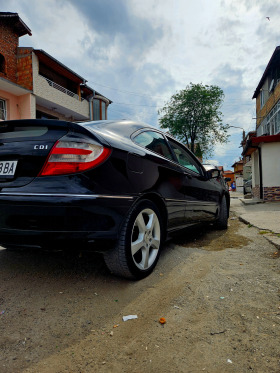 Mercedes-Benz C 220, снимка 2 - Автомобили и джипове - 45282427