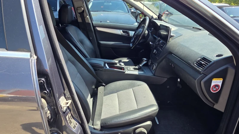 Mercedes-Benz C 220, снимка 10 - Автомобили и джипове - 51363966