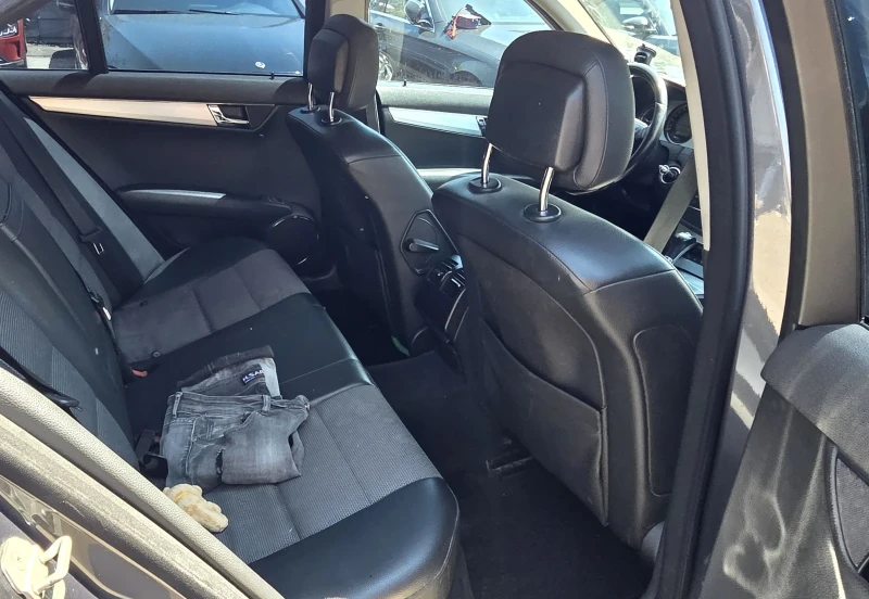 Mercedes-Benz C 220, снимка 9 - Автомобили и джипове - 51363966