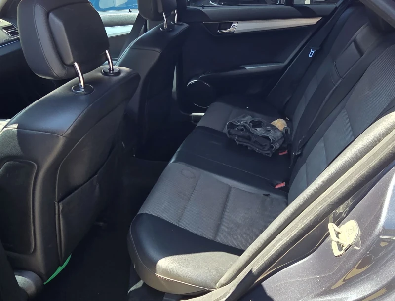 Mercedes-Benz C 220, снимка 8 - Автомобили и джипове - 51363966