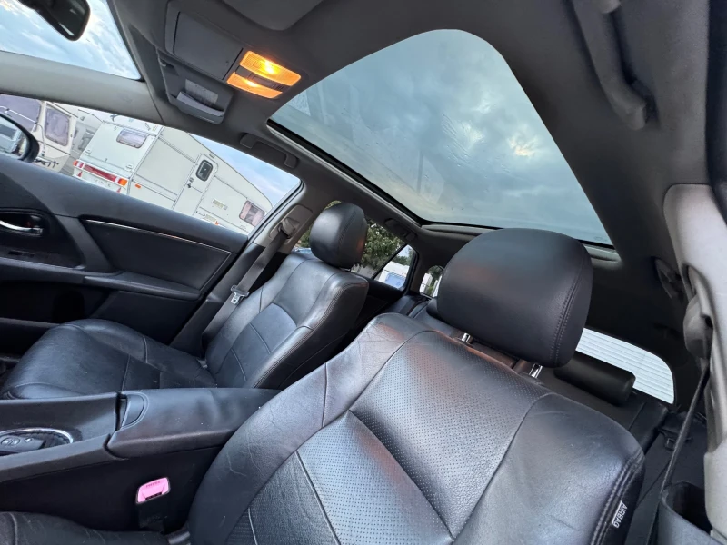 Toyota Avensis 2.0 D4D, снимка 11 - Автомобили и джипове - 51579237