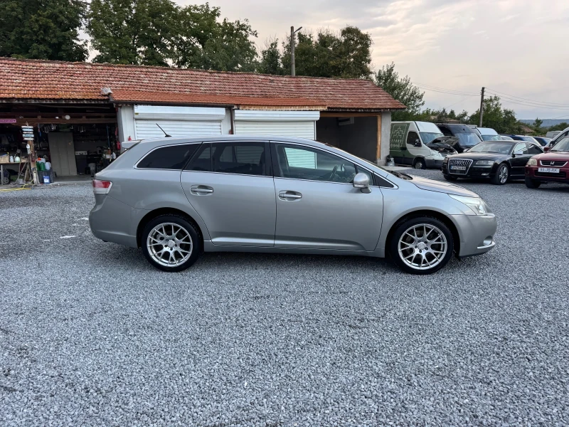 Toyota Avensis 2.0 D4D, снимка 4 - Автомобили и джипове - 51579237