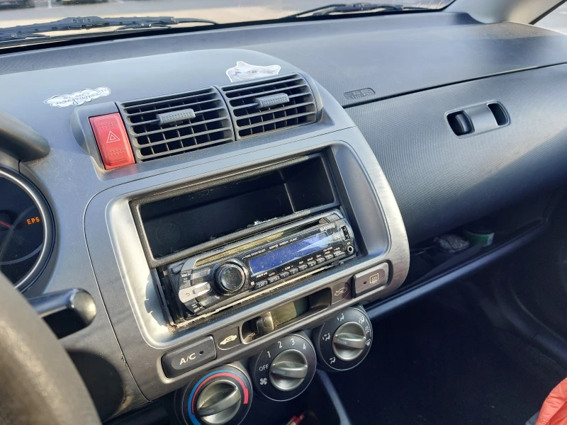 Honda Jazz, снимка 3 - Автомобили и джипове - 52304397