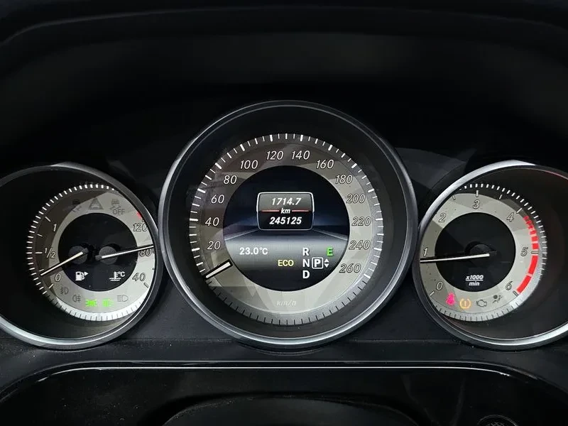 Mercedes-Benz E 220 W212 Avantgarde, снимка 7 - Автомобили и джипове - 55119920