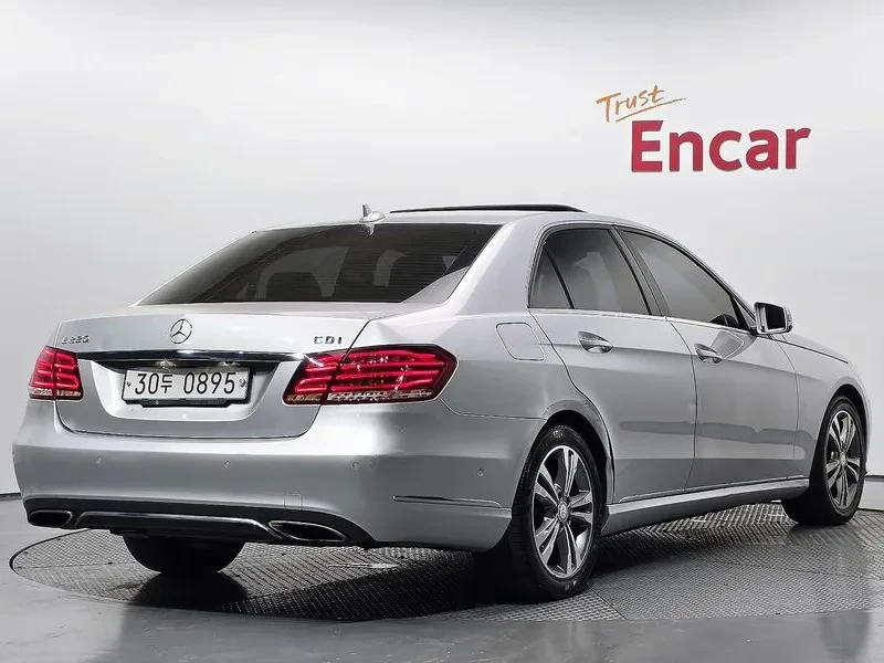 Mercedes-Benz E 220 W212 Avantgarde, снимка 2 - Автомобили и джипове - 55119920