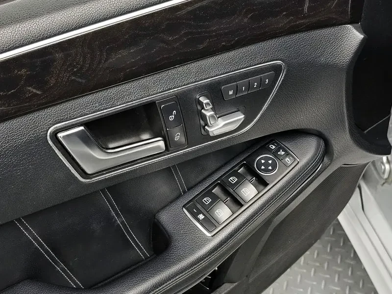 Mercedes-Benz E 220 W212 Avantgarde, снимка 11 - Автомобили и джипове - 55119920