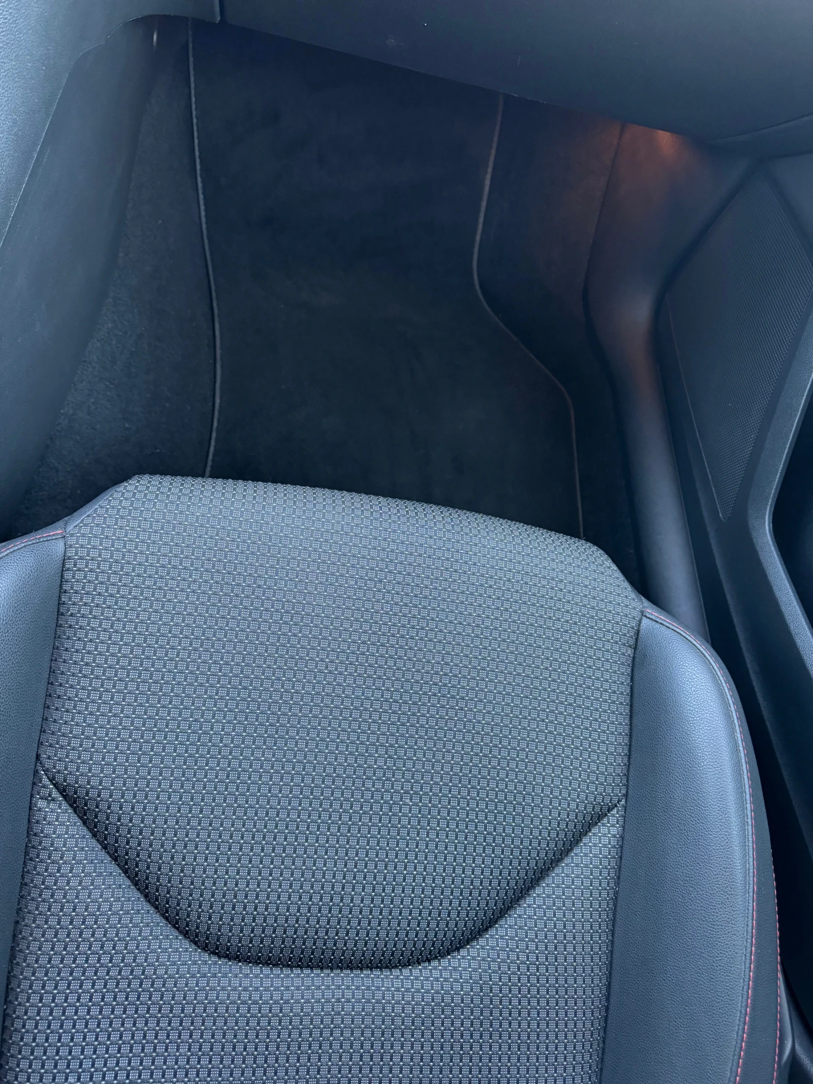 Seat Leon FR 2.0 TDI -150k Дистроник | Mobile.bg — изображение 11