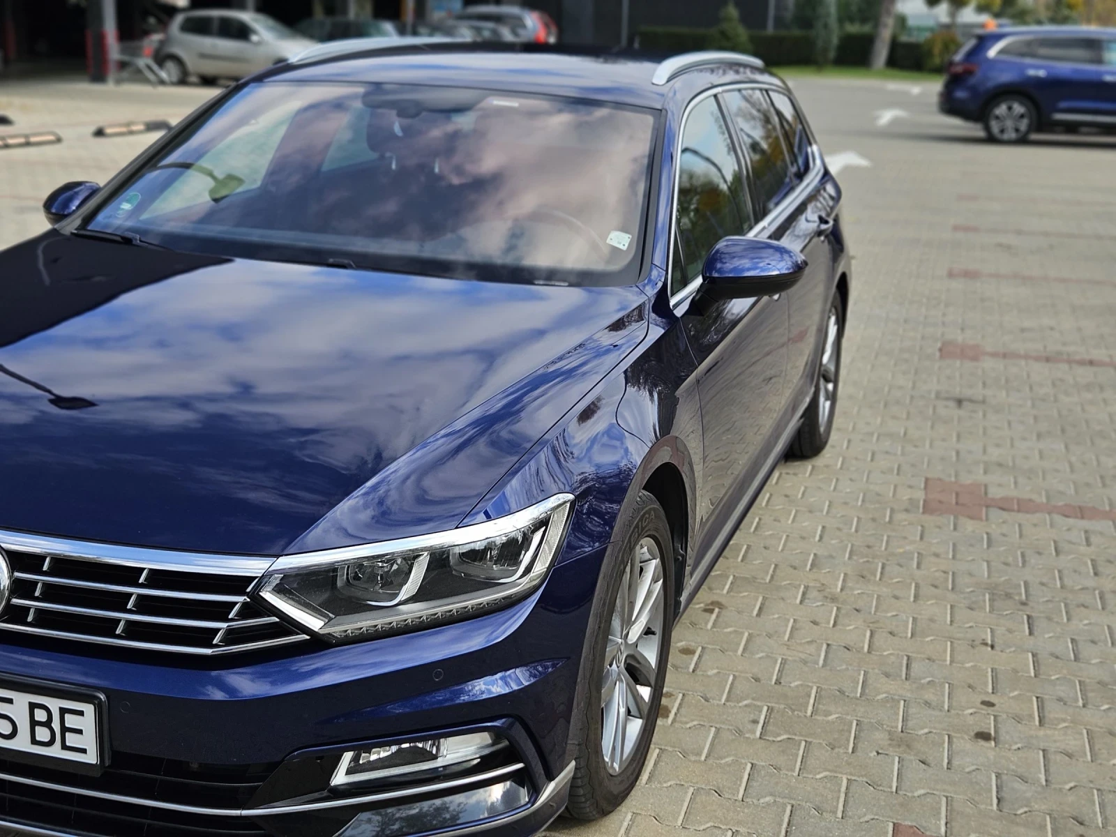 VW Passat 2.0 R-line топ състояние digital cockpit - изображение 2