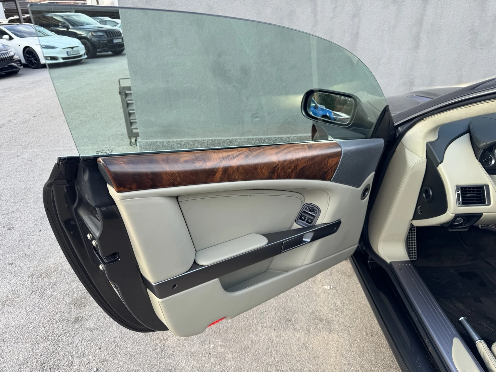 Aston Martin Db9 COUPE 6.0L V12 - изображение 8