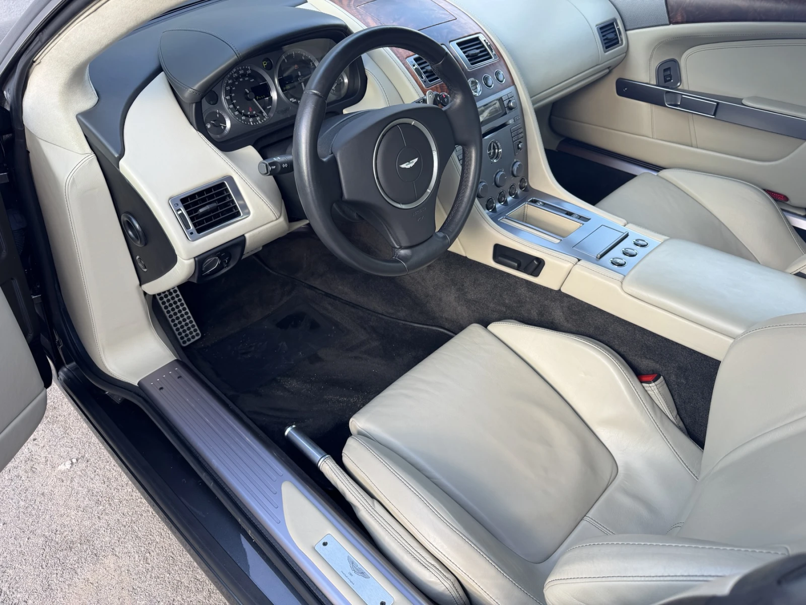 Aston Martin Db9 COUPE 6.0L V12 - изображение 10