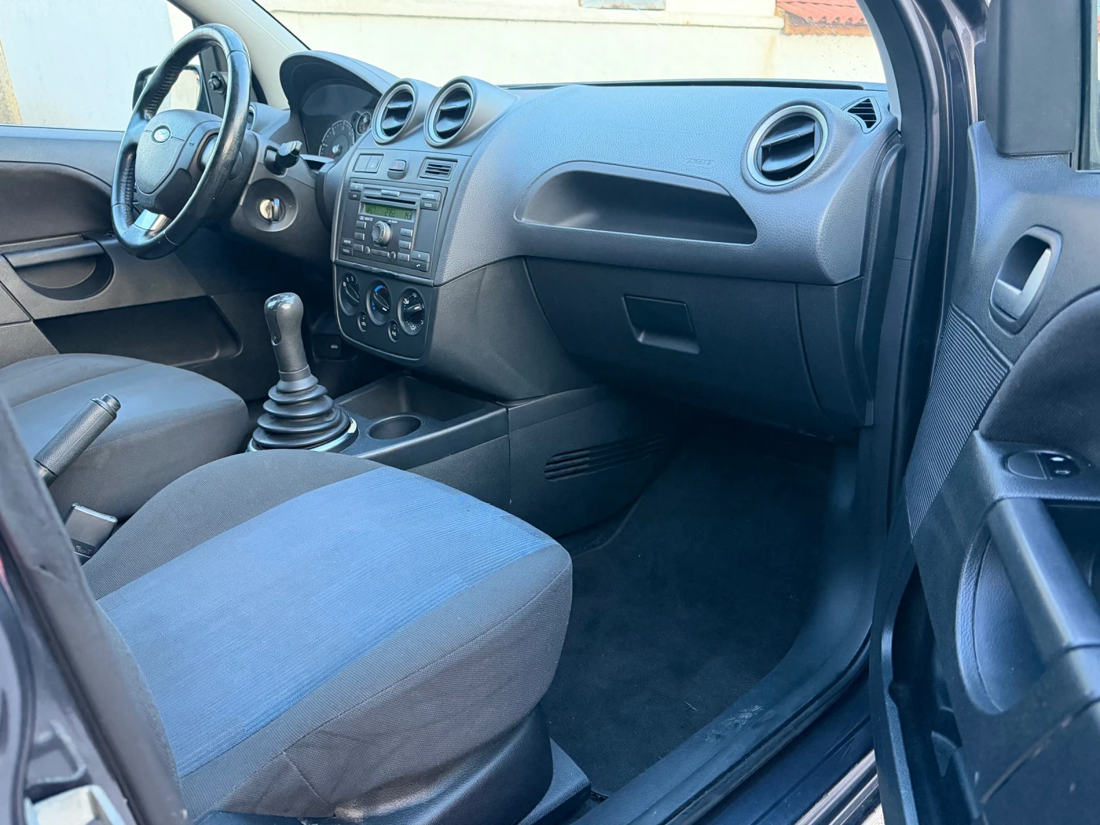 Ford Fiesta 1.4 DTCI, снимка 8 - Автомобили и джипове - 53713037