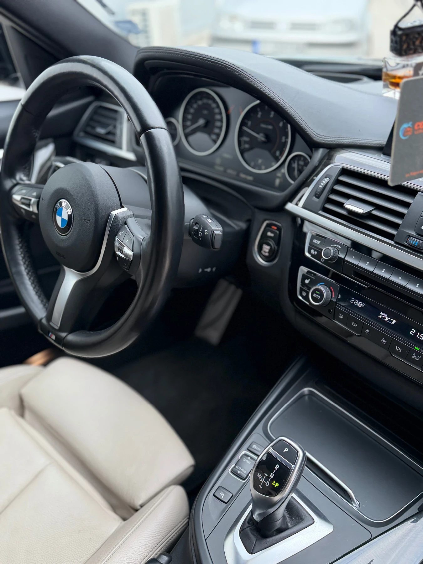 BMW 335 335Xdrive Individual, снимка 16 - Автомобили и джипове - 54057285