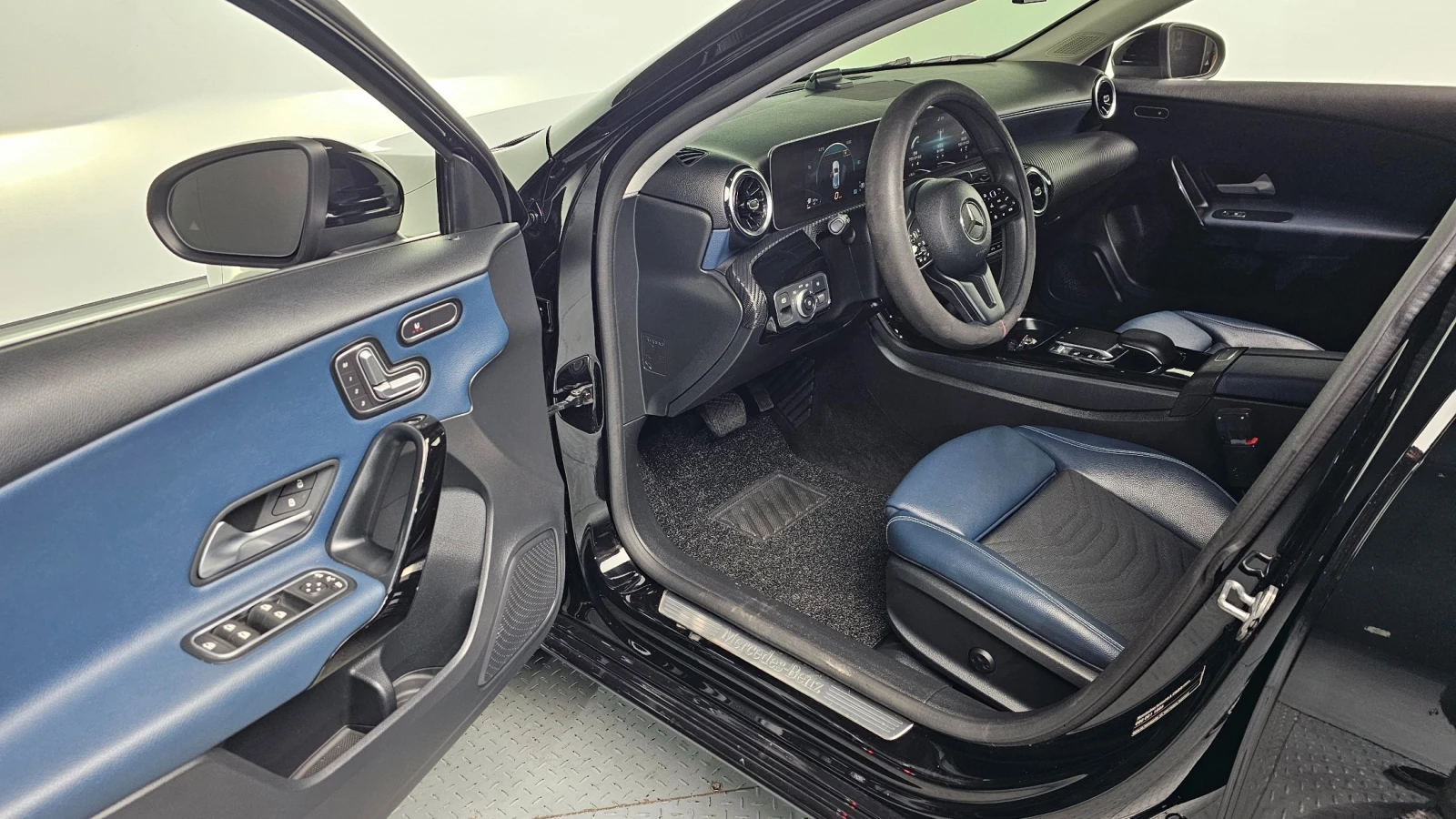 Mercedes-Benz A 220 Hatchback, снимка 9 - Автомобили и джипове - 54894319