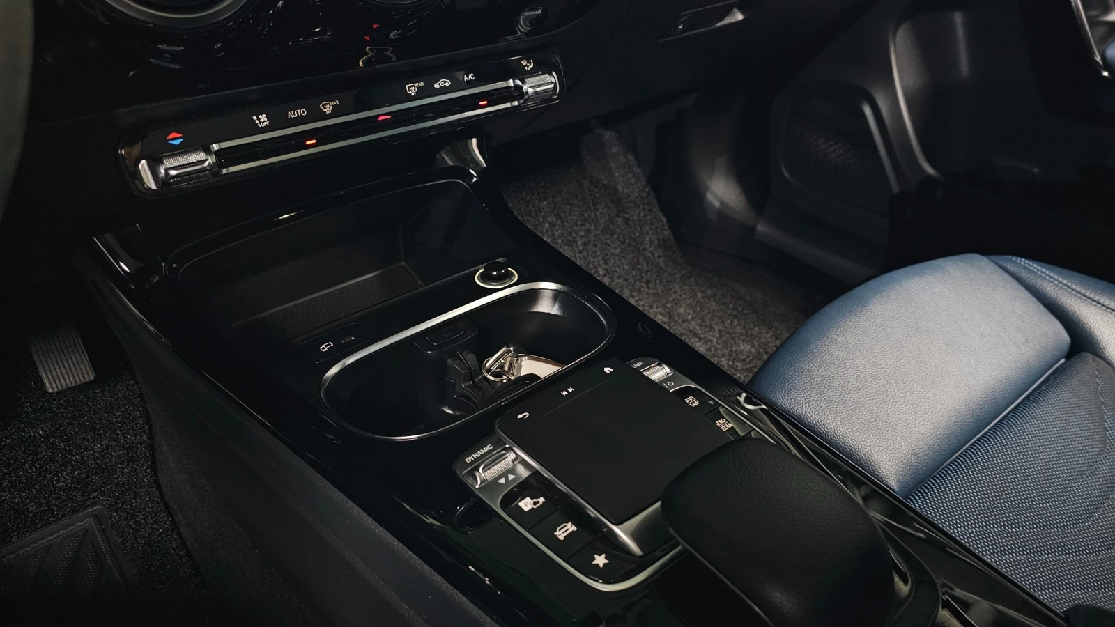 Mercedes-Benz A 220 Hatchback, снимка 16 - Автомобили и джипове - 54894319