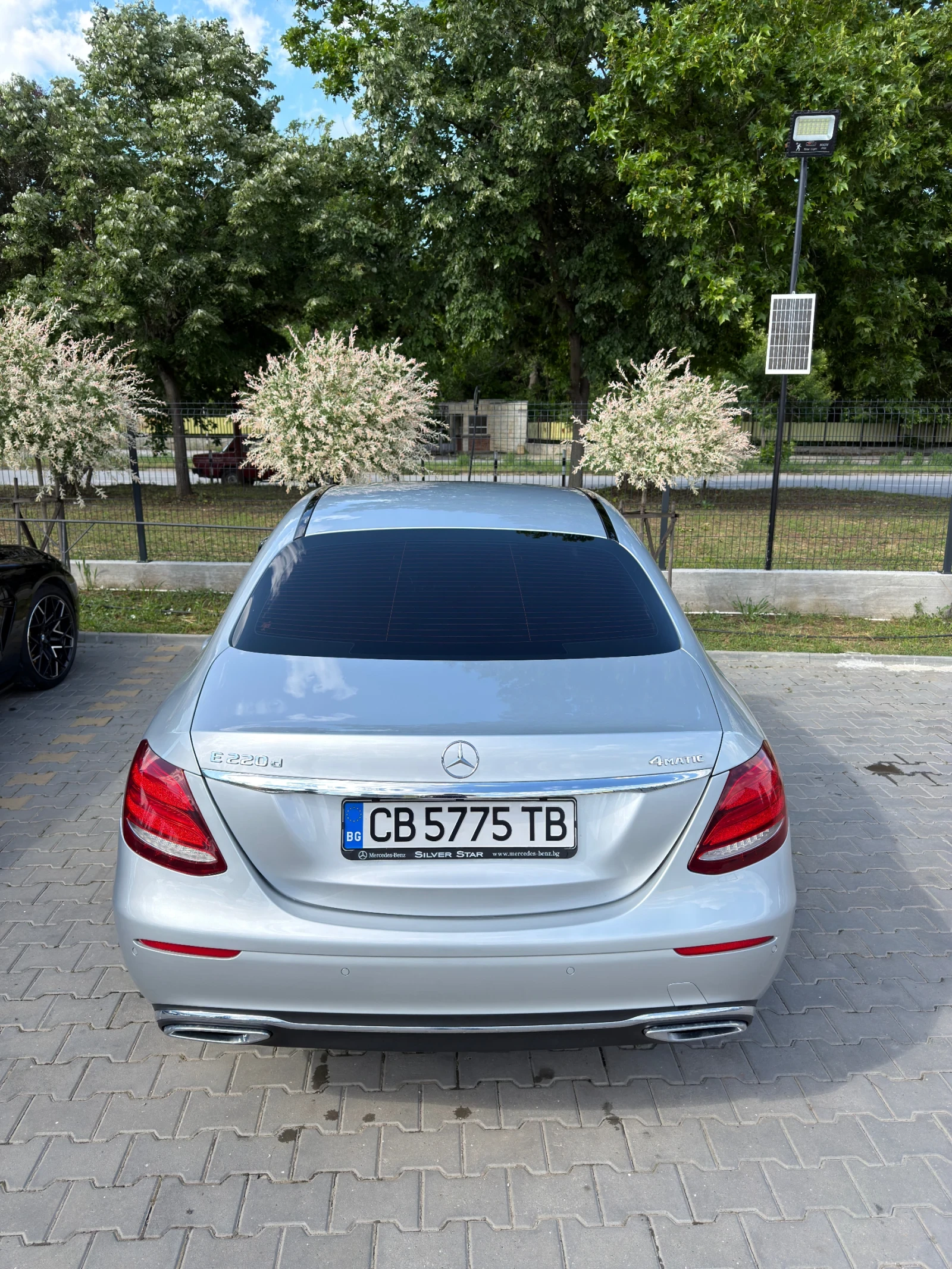 Mercedes-Benz E 220 4 Matic, снимка 5 - Автомобили и джипове - 54963642